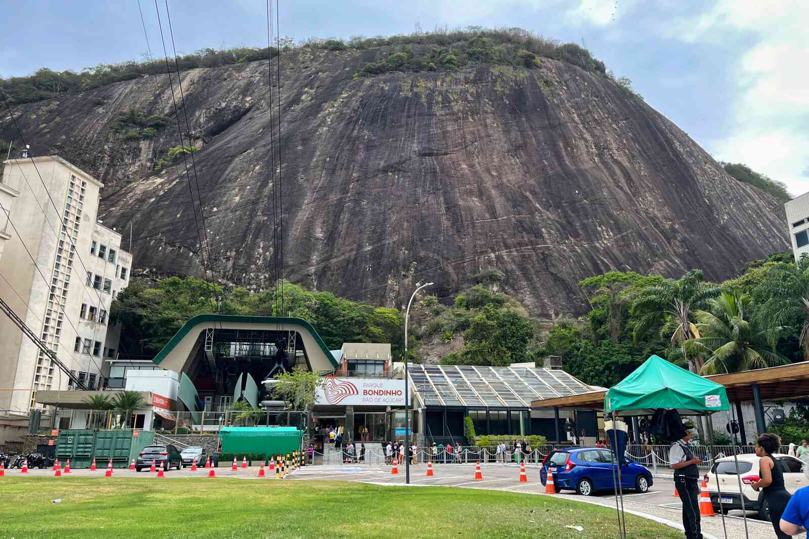 People entering the ticket center, Bondinho, to get to Sugarloaf mountain.